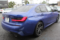BMW 3シリーズ 320d Xdrive Mｽﾎﾟｰﾂ ﾃﾞﾋﾞｭｰP ｺﾝﾌｫｰﾄP 4WD ﾋｰﾀｰ黒革 専用ﾌﾞﾙｰｽﾃｯﾁ 19AW LEDﾍｯﾄﾞﾗｲﾄ 追従ACC ｽﾃｱﾘﾝｸﾞｻﾎﾟｰﾄ ｱｯﾌﾟﾙｶｰﾌﾟﾚｲ ﾀｯﾁ画面HDDﾅﾋﾞBMWﾗｲﾌﾞｺｯｸﾋﾟｯﾄﾞ電動ﾘｱｹﾞｰﾄ Hi-fiｽﾋﾟｰｶｰ ｱﾝﾋﾞｴﾝﾝﾄﾗｲﾄ 2年保証