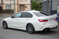 BMW 3シリーズ 320i Mｽﾎﾟｰﾂ ﾊｲﾗｲﾝ ｺﾝﾌｫｰﾄP ｺﾆｬｯｸﾚｻﾞｰ ｼｰﾄﾋｰﾀｰ 追従ACC 渋滞ﾊﾝｽﾞｵﾌ 電動ﾄﾗﾝｸ Hi-fiｽﾋﾟｰｶｰ ｽﾃｱﾘﾝｸﾞｻﾎﾟｰﾄ ﾀｯﾁ画面HDDﾅﾋﾞｱｯﾌﾟﾙｶｰﾌﾟﾚｲ LEDﾍｯﾄﾞﾗｲﾄ ｵｰﾄﾊｲﾋﾞｰﾑ 専用ｴｱﾛ ﾜｲﾔﾚｽ充電 ｱｸﾃｨﾌﾞPDC緊急ﾌﾞﾚｰｷ 2年保証