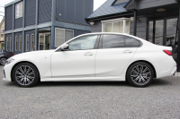 BMW 3シリーズ 320i Mｽﾎﾟｰﾂ ﾊｲﾗｲﾝ ｺﾝﾌｫｰﾄP ｺﾆｬｯｸﾚｻﾞｰ ｼｰﾄﾋｰﾀｰ 追従ACC 渋滞ﾊﾝｽﾞｵﾌ 電動ﾄﾗﾝｸ Hi-fiｽﾋﾟｰｶｰ ｽﾃｱﾘﾝｸﾞｻﾎﾟｰﾄ ﾀｯﾁ画面HDDﾅﾋﾞｱｯﾌﾟﾙｶｰﾌﾟﾚｲ LEDﾍｯﾄﾞﾗｲﾄ ｵｰﾄﾊｲﾋﾞｰﾑ 専用ｴｱﾛ ﾜｲﾔﾚｽ充電 ｱｸﾃｨﾌﾞPDC緊急ﾌﾞﾚｰｷ 2年保証