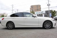 BMW 3シリーズ 320i Mｽﾎﾟｰﾂ ﾊｲﾗｲﾝ ｺﾝﾌｫｰﾄP ｺﾆｬｯｸﾚｻﾞｰ ｼｰﾄﾋｰﾀｰ 追従ACC 渋滞ﾊﾝｽﾞｵﾌ 電動ﾄﾗﾝｸ Hi-fiｽﾋﾟｰｶｰ ｽﾃｱﾘﾝｸﾞｻﾎﾟｰﾄ ﾀｯﾁ画面HDDﾅﾋﾞｱｯﾌﾟﾙｶｰﾌﾟﾚｲ LEDﾍｯﾄﾞﾗｲﾄ ｵｰﾄﾊｲﾋﾞｰﾑ 専用ｴｱﾛ ﾜｲﾔﾚｽ充電 ｱｸﾃｨﾌﾞPDC緊急ﾌﾞﾚｰｷ 2年保証