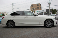 BMW 3シリーズ 320i Mｽﾎﾟｰﾂ ﾊｲﾗｲﾝ ｺﾝﾌｫｰﾄP ｺﾆｬｯｸﾚｻﾞｰ ｼｰﾄﾋｰﾀｰ 追従ACC 渋滞ﾊﾝｽﾞｵﾌ 電動ﾄﾗﾝｸ Hi-fiｽﾋﾟｰｶｰ ｽﾃｱﾘﾝｸﾞｻﾎﾟｰﾄ ﾀｯﾁ画面HDDﾅﾋﾞｱｯﾌﾟﾙｶｰﾌﾟﾚｲ LEDﾍｯﾄﾞﾗｲﾄ ｵｰﾄﾊｲﾋﾞｰﾑ 専用ｴｱﾛ ﾜｲﾔﾚｽ充電 ｱｸﾃｨﾌﾞPDC緊急ﾌﾞﾚｰｷ 2年保証