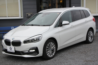BMW 2シリーズ 218d ｸﾞﾗﾝﾂｱﾗｰ ﾗｸﾞｼﾞｭｱﾘｰ 最終ﾓﾃﾞﾙ 型式変更後3DA-6W20 3列7人乗り ADｱｸﾃｨﾌﾞｾｰﾌﾃｨ&ｺﾝﾌｫｰﾄP 追従ACC HUD ﾋｰﾀｰ黒革 電動ﾄﾗﾝｸ LEDﾍｯﾄﾞﾗｲﾄ ﾒﾓﾘｰ付電動ｼｰﾄ ﾀｯﾁ画面HDDﾅﾋﾞﾊﾟｰｷﾝｸﾞｱｼｽﾄ 2年保証