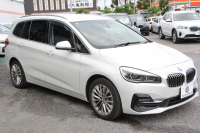 BMW 2シリーズ 218d ｸﾞﾗﾝﾂｱﾗｰ ﾗｸﾞｼﾞｭｱﾘｰ 最終ﾓﾃﾞﾙ 型式変更後3DA-6W20 3列7人乗り ADｱｸﾃｨﾌﾞｾｰﾌﾃｨ&ｺﾝﾌｫｰﾄP 追従ACC HUD ﾋｰﾀｰ黒革 電動ﾄﾗﾝｸ LEDﾍｯﾄﾞﾗｲﾄ ﾒﾓﾘｰ付電動ｼｰﾄ ﾀｯﾁ画面HDDﾅﾋﾞﾊﾟｰｷﾝｸﾞｱｼｽﾄ 2年保証