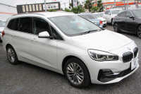 BMW 2シリーズ 218d ｸﾞﾗﾝﾂｱﾗｰ ﾗｸﾞｼﾞｭｱﾘｰ 最終ﾓﾃﾞﾙ 型式変更後3DA-6W20 3列7人乗り ADｱｸﾃｨﾌﾞｾｰﾌﾃｨ&ｺﾝﾌｫｰﾄP 追従ACC HUD ﾋｰﾀｰ黒革 電動ﾄﾗﾝｸ LEDﾍｯﾄﾞﾗｲﾄ ﾒﾓﾘｰ付電動ｼｰﾄ ﾀｯﾁ画面HDDﾅﾋﾞﾊﾟｰｷﾝｸﾞｱｼｽﾄ 2年保証