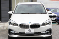 BMW 2シリーズ 218d ｸﾞﾗﾝﾂｱﾗｰ ﾗｸﾞｼﾞｭｱﾘｰ 最終ﾓﾃﾞﾙ 型式変更後3DA-6W20 3列7人乗り ADｱｸﾃｨﾌﾞｾｰﾌﾃｨ&ｺﾝﾌｫｰﾄP 追従ACC HUD ﾋｰﾀｰ黒革 電動ﾄﾗﾝｸ LEDﾍｯﾄﾞﾗｲﾄ ﾒﾓﾘｰ付電動ｼｰﾄ ﾀｯﾁ画面HDDﾅﾋﾞﾊﾟｰｷﾝｸﾞｱｼｽﾄ 2年保証