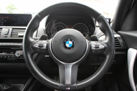 BMW 1シリーズ M140i 後期 340馬力 直6ﾀｰﾎﾞB58新ｴﾝｼﾞﾝ LEDﾍｯﾄﾞﾗｲﾄ ｱﾀﾞﾌﾟﾃｨﾌﾞMｻｽ 専用ﾌﾞﾚｰｷ 専用18AW HDDﾅﾋﾞ衝突軽減ﾌﾞﾚｰｷ 車線逸脱警告 歩行者警告 ﾌﾞﾚｰｷ付ｸﾙｺﾝ 専用ｴｱﾛ 後輪駆動 2年保証