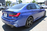 BMW 3シリーズ 320i Mｽﾎﾟｰﾂ ﾃﾞﾋﾞｭｰP ｺﾝﾌｫｰﾄP ﾋｰﾀｰ黒革 専用ﾌﾞﾙｰｽﾃｯﾁ 19AW 追従ACC 渋滞ﾊﾝｽﾞｵﾌ LEDﾍｯﾄﾞﾗｲﾄ ｵｰﾄﾊｲﾋﾞｰﾑ ﾀｯﾁ画面HDDﾅﾋﾞｱｯﾌﾟﾙｶｰﾌﾟﾚｲ Pｱｼｽﾄ 電動ﾄﾗﾝｸ ｽﾏｰﾄｷｰ 専用ｴｱﾛ ﾌﾞﾗｯｸｷﾄﾞﾆｰｸﾞﾘﾙ 2年保証