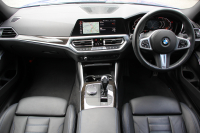 BMW 3シリーズ 320i Mｽﾎﾟｰﾂ ﾃﾞﾋﾞｭｰP ｺﾝﾌｫｰﾄP ﾋｰﾀｰ黒革 専用ﾌﾞﾙｰｽﾃｯﾁ 19AW 追従ACC 渋滞ﾊﾝｽﾞｵﾌ LEDﾍｯﾄﾞﾗｲﾄ ｵｰﾄﾊｲﾋﾞｰﾑ ﾀｯﾁ画面HDDﾅﾋﾞｱｯﾌﾟﾙｶｰﾌﾟﾚｲ Pｱｼｽﾄ 電動ﾄﾗﾝｸ ｽﾏｰﾄｷｰ 専用ｴｱﾛ ﾌﾞﾗｯｸｷﾄﾞﾆｰｸﾞﾘﾙ 2年保証