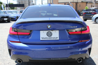 BMW 3シリーズ 320i Mｽﾎﾟｰﾂ ﾃﾞﾋﾞｭｰP ｺﾝﾌｫｰﾄP ﾋｰﾀｰ黒革 専用ﾌﾞﾙｰｽﾃｯﾁ 19AW 追従ACC 渋滞ﾊﾝｽﾞｵﾌ LEDﾍｯﾄﾞﾗｲﾄ ｵｰﾄﾊｲﾋﾞｰﾑ ﾀｯﾁ画面HDDﾅﾋﾞｱｯﾌﾟﾙｶｰﾌﾟﾚｲ Pｱｼｽﾄ 電動ﾄﾗﾝｸ ｽﾏｰﾄｷｰ 専用ｴｱﾛ ﾌﾞﾗｯｸｷﾄﾞﾆｰｸﾞﾘﾙ 2年保証