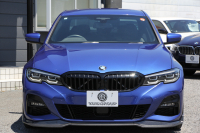 BMW 3シリーズ 320i Mｽﾎﾟｰﾂ ﾃﾞﾋﾞｭｰP ｺﾝﾌｫｰﾄP ﾋｰﾀｰ黒革 専用ﾌﾞﾙｰｽﾃｯﾁ 19AW 追従ACC 渋滞ﾊﾝｽﾞｵﾌ LEDﾍｯﾄﾞﾗｲﾄ ｵｰﾄﾊｲﾋﾞｰﾑ ﾀｯﾁ画面HDDﾅﾋﾞｱｯﾌﾟﾙｶｰﾌﾟﾚｲ Pｱｼｽﾄ 電動ﾄﾗﾝｸ ｽﾏｰﾄｷｰ 専用ｴｱﾛ ﾌﾞﾗｯｸｷﾄﾞﾆｰｸﾞﾘﾙ 2年保証