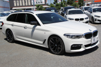 BMW 5シリーズ 530i ﾂｰﾘﾝｸﾞMｽﾎﾟｰﾂ ﾃﾞﾋﾞｭｰP 252馬力 高出力 1ｵﾅ 全席ﾋｰﾀｰ黒革 全ﾄﾞｱｿﾌﾄｸﾛｰｽﾞｼﾞｪｽﾁｬｰC HUD Mﾊﾟﾌｫｰﾏﾝｽ20AW ﾀｯﾁ画面HDDﾅﾋﾞTV 360度ｶﾒﾗ LEDﾍｯﾄﾞﾗｲﾄ ｵｰﾄﾊｲﾋﾞｰﾑ 電動ﾘｱｹﾞｰﾄ 液晶ﾒｰﾀｰ 専用ｴｱﾛ 2年保証