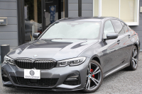 BMW 3シリーズ 320i Mｽﾎﾟｰﾂ ﾊｲﾗｲﾝ ｺﾝﾌｫｰﾄP ﾋｰﾀｰ黒革 HUD 追従ACC 渋滞ﾊﾝｽﾞｵﾌ individual19AW 電動ﾄﾗﾝｸ Hi-fiｽﾋﾟｰｶｰ ﾀｯﾁ画面HDDﾅﾋﾞｱｯﾌﾟﾙｶｰﾌﾟﾚｲ LEDﾍｯﾄﾞﾗｲﾄ ｵｰﾄﾊｲﾋﾞｰﾑ Pｱｼｽﾄ 専用ｴｱﾛ ﾜｲﾔﾚｽ充電 BMWﾗｲﾌﾞｺｯｸﾋﾟｯﾄﾞ2年保証