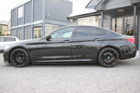 BMW 5シリーズ 530i ｴﾃﾞｨｼｮﾝﾐｯｼｮﾝｲﾝﾎﾟｯｼﾌﾞﾙ 特別仕様車 252馬力 ﾅｲﾄﾌﾞﾙｰﾚｻﾞｰ ｱﾀﾞﾌﾟﾃｨﾌﾞｻｽ ﾊｰﾏﾝｶｰﾄﾞﾝ HUD  追従ACC ｽﾃｱﾘﾝｸﾞｻﾎﾟｰﾄ ﾀｯﾁ画面HDDﾅﾋﾞTV LEDﾍｯﾄﾞﾗｲﾄ ｵｰﾄﾊｲﾋﾞｰﾑ 電動ﾄﾗﾝｸ 360度ｶﾒﾗ 全席ﾋｰﾀｰ ﾌﾞﾗｯｸ19AW 2年保証