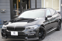 BMW 5シリーズ 530i ｴﾃﾞｨｼｮﾝﾐｯｼｮﾝｲﾝﾎﾟｯｼﾌﾞﾙ 特別仕様車 252馬力 ﾅｲﾄﾌﾞﾙｰﾚｻﾞｰ ｱﾀﾞﾌﾟﾃｨﾌﾞｻｽ ﾊｰﾏﾝｶｰﾄﾞﾝ HUD  追従ACC ｽﾃｱﾘﾝｸﾞｻﾎﾟｰﾄ ﾀｯﾁ画面HDDﾅﾋﾞTV LEDﾍｯﾄﾞﾗｲﾄ ｵｰﾄﾊｲﾋﾞｰﾑ 電動ﾄﾗﾝｸ 360度ｶﾒﾗ 全席ﾋｰﾀｰ ﾌﾞﾗｯｸ19AW 2年保証