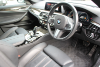 BMW 5シリーズ 530i ﾂｰﾘﾝｸﾞMｽﾎﾟｰﾂ ｾﾚｸﾄP 型式変更後ABA-JT20 新ﾒｰﾀｰ 252馬力 ﾊﾟﾉﾗﾏｻﾝﾙｰﾌ ﾊｰﾏﾝｶｰﾄﾞﾝｻﾗｳﾝﾄﾞ4ｿﾞｰﾝｴｱｺﾝ 全席ﾋｰﾀｰ黒革 HUD 追従ACC ｽﾃｱﾘﾝｸﾞｻﾎﾟｰﾄ 液晶ﾒｰﾀｰ ﾀｯﾁ画面ﾅﾋﾞTV 360度ｶﾒﾗ LEDﾍｯﾄﾞﾗｲﾄ Mspﾌﾞﾚｰｷ 電動ﾘｱｹﾞｰﾄ 2年保証