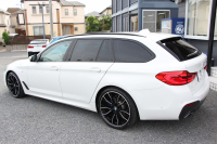 BMW 5シリーズ 530i ﾂｰﾘﾝｸﾞMｽﾎﾟｰﾂ ｾﾚｸﾄP 型式変更後ABA-JT20 新ﾒｰﾀｰ 252馬力 ﾊﾟﾉﾗﾏｻﾝﾙｰﾌ ﾊｰﾏﾝｶｰﾄﾞﾝｻﾗｳﾝﾄﾞ4ｿﾞｰﾝｴｱｺﾝ 全席ﾋｰﾀｰ黒革 HUD 追従ACC ｽﾃｱﾘﾝｸﾞｻﾎﾟｰﾄ 液晶ﾒｰﾀｰ ﾀｯﾁ画面ﾅﾋﾞTV 360度ｶﾒﾗ LEDﾍｯﾄﾞﾗｲﾄ Mspﾌﾞﾚｰｷ 電動ﾘｱｹﾞｰﾄ 2年保証