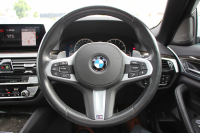 BMW 5シリーズ 530i ﾂｰﾘﾝｸﾞMｽﾎﾟｰﾂ ｾﾚｸﾄP 型式変更後ABA-JT20 新ﾒｰﾀｰ 252馬力 ﾊﾟﾉﾗﾏｻﾝﾙｰﾌ ﾊｰﾏﾝｶｰﾄﾞﾝｻﾗｳﾝﾄﾞ4ｿﾞｰﾝｴｱｺﾝ 全席ﾋｰﾀｰ黒革 HUD 追従ACC ｽﾃｱﾘﾝｸﾞｻﾎﾟｰﾄ 液晶ﾒｰﾀｰ ﾀｯﾁ画面ﾅﾋﾞTV 360度ｶﾒﾗ LEDﾍｯﾄﾞﾗｲﾄ Mspﾌﾞﾚｰｷ 電動ﾘｱｹﾞｰﾄ 2年保証