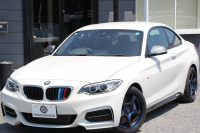BMW 2シリーズ M235i ｸｰﾍﾟ直6ﾀｰﾎﾞ326馬力 ｱﾀﾞﾌﾟﾃｨﾌﾞMｻｽ ｱﾄﾞﾊﾞﾝﾚｰｼﾝｸﾞ18AW 専用ﾌﾞﾚｰｷ 衝突軽減ﾌﾞﾚｰｷ 車線逸脱警告 歩行者警告 ﾌﾞﾚｰｷ付ｸﾙｺﾝ HDDﾅﾋﾞBluetooth接続 Bｶﾒﾗ&ﾘｱPDC ﾊﾟﾄﾞﾙｼﾌﾄ 左右独立ｴｱｺﾝ 2年保証