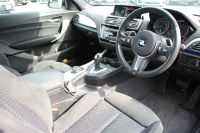 BMW 2シリーズ M235i ｸｰﾍﾟ直6ﾀｰﾎﾞ326馬力 ｱﾀﾞﾌﾟﾃｨﾌﾞMｻｽ ｱﾄﾞﾊﾞﾝﾚｰｼﾝｸﾞ18AW 専用ﾌﾞﾚｰｷ 衝突軽減ﾌﾞﾚｰｷ 車線逸脱警告 歩行者警告 ﾌﾞﾚｰｷ付ｸﾙｺﾝ HDDﾅﾋﾞBluetooth接続 Bｶﾒﾗ&ﾘｱPDC ﾊﾟﾄﾞﾙｼﾌﾄ 左右独立ｴｱｺﾝ 2年保証