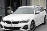 BMW 3シリーズ 320d Xdrive ﾂｰﾘﾝｸﾞMｽﾎﾟｰﾂ ﾊｲﾗｲﾝ 1ｵﾅ 4WD ﾋｰﾀｰ黒革 HUD 渋滞ﾊﾝｽﾞｵﾌ LEDﾍｯﾄﾞﾗｲﾄ ｵｰﾄﾊｲﾋﾞｰﾑ ｱｯﾌﾟﾙｶｰﾌﾟﾚｲ ﾀｯﾁ画面HDDﾅﾋﾞBMWﾗｲﾌﾞｺｯｸﾋﾟｯﾄﾞ電動ﾘｱｹﾞｰﾄ 追従ACC ｱﾝﾋﾞｴﾝﾄﾗｲﾄ ﾊﾟｰｷﾝｸﾞｱｼｽﾄ 2年保証