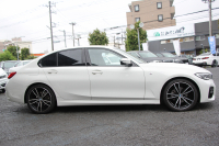 BMW 3シリーズ 320d Xdrive Mｽﾎﾟｰﾂ ｲﾉﾍﾞｰｼｮﾝP ﾃﾞﾋﾞｭｰP ｺﾝﾌｫｰﾄP 4WD ﾋｰﾀｰ黒革  BMWﾚｰｻﾞｰﾗｲﾄ HUD ｼﾞｪｽﾁｬｰC 追従ACC ｽﾃｱﾘﾝｸﾞｻﾎﾟｰﾄ 19AW ｱｯﾌﾟﾙｶｰﾌﾟﾚｲ ﾀｯﾁ画面HDDﾅﾋﾞ地ﾃﾞｼﾞ BMWﾗｲﾌﾞｺｯｸﾋﾟｯﾄﾞ電動ﾄﾗﾝｸ Hi-fiｽﾋﾟｰｶｰ 2年保証