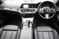 BMW 3シリーズ 320d Xdrive Mｽﾎﾟｰﾂ ｲﾉﾍﾞｰｼｮﾝP ﾃﾞﾋﾞｭｰP ｺﾝﾌｫｰﾄP 4WD ﾋｰﾀｰ黒革  BMWﾚｰｻﾞｰﾗｲﾄ HUD ｼﾞｪｽﾁｬｰC 追従ACC ｽﾃｱﾘﾝｸﾞｻﾎﾟｰﾄ 19AW ｱｯﾌﾟﾙｶｰﾌﾟﾚｲ ﾀｯﾁ画面HDDﾅﾋﾞ地ﾃﾞｼﾞ BMWﾗｲﾌﾞｺｯｸﾋﾟｯﾄﾞ電動ﾄﾗﾝｸ Hi-fiｽﾋﾟｰｶｰ 2年保証