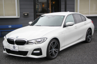 BMW 3シリーズ 320d Xdrive Mｽﾎﾟｰﾂ ｲﾉﾍﾞｰｼｮﾝP ﾃﾞﾋﾞｭｰP ｺﾝﾌｫｰﾄP 4WD ﾋｰﾀｰ黒革  BMWﾚｰｻﾞｰﾗｲﾄ HUD ｼﾞｪｽﾁｬｰC 追従ACC ｽﾃｱﾘﾝｸﾞｻﾎﾟｰﾄ 19AW ｱｯﾌﾟﾙｶｰﾌﾟﾚｲ ﾀｯﾁ画面HDDﾅﾋﾞ地ﾃﾞｼﾞ BMWﾗｲﾌﾞｺｯｸﾋﾟｯﾄﾞ電動ﾄﾗﾝｸ Hi-fiｽﾋﾟｰｶｰ 2年保証