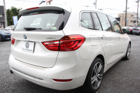 BMW 2シリーズ 218d ｸﾞﾗﾝﾂｱﾗｰ ﾗｸﾞｼﾞｭｱﾘｰ 真珠色 ADｱｸﾃｨﾌﾞｾｰﾌﾃｨ 追従ACC HUD ｻﾄﾞﾙﾌﾞﾗｳﾝﾚｻﾞｰ ｼｰﾄﾋｰﾀｰ 3列7人乗り変更後ﾀｯﾁ画面対応NEWﾅﾋﾞLEDﾍｯﾄﾞﾗｲﾄ MｽﾎﾟｰﾂOP18AW Pｱｼｽﾄ Bｶﾒﾗ ｲﾝﾃﾘｾｰﾌ ｺﾝﾌｫｰﾄP 電動Rｹﾞｰﾄ 2年保証