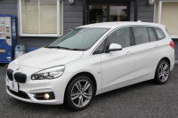 BMW 2シリーズ 218d ｸﾞﾗﾝﾂｱﾗｰ ﾗｸﾞｼﾞｭｱﾘｰ 真珠色 ADｱｸﾃｨﾌﾞｾｰﾌﾃｨ 追従ACC HUD ｻﾄﾞﾙﾌﾞﾗｳﾝﾚｻﾞｰ ｼｰﾄﾋｰﾀｰ 3列7人乗り変更後ﾀｯﾁ画面対応NEWﾅﾋﾞLEDﾍｯﾄﾞﾗｲﾄ MｽﾎﾟｰﾂOP18AW Pｱｼｽﾄ Bｶﾒﾗ ｲﾝﾃﾘｾｰﾌ ｺﾝﾌｫｰﾄP 電動Rｹﾞｰﾄ 2年保証