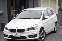 BMW 2シリーズ 218d ｸﾞﾗﾝﾂｱﾗｰ ﾗｸﾞｼﾞｭｱﾘｰ 真珠色 ADｱｸﾃｨﾌﾞｾｰﾌﾃｨ 追従ACC HUD ｻﾄﾞﾙﾌﾞﾗｳﾝﾚｻﾞｰ ｼｰﾄﾋｰﾀｰ 3列7人乗り変更後ﾀｯﾁ画面対応NEWﾅﾋﾞLEDﾍｯﾄﾞﾗｲﾄ MｽﾎﾟｰﾂOP18AW Pｱｼｽﾄ Bｶﾒﾗ ｲﾝﾃﾘｾｰﾌ ｺﾝﾌｫｰﾄP 電動Rｹﾞｰﾄ 2年保証
