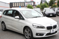 BMW 2シリーズ 218d ｸﾞﾗﾝﾂｱﾗｰ ﾗｸﾞｼﾞｭｱﾘｰ 真珠色 ADｱｸﾃｨﾌﾞｾｰﾌﾃｨ 追従ACC HUD ｻﾄﾞﾙﾌﾞﾗｳﾝﾚｻﾞｰ ｼｰﾄﾋｰﾀｰ 3列7人乗り変更後ﾀｯﾁ画面対応NEWﾅﾋﾞLEDﾍｯﾄﾞﾗｲﾄ MｽﾎﾟｰﾂOP18AW Pｱｼｽﾄ Bｶﾒﾗ ｲﾝﾃﾘｾｰﾌ ｺﾝﾌｫｰﾄP 電動Rｹﾞｰﾄ 2年保証