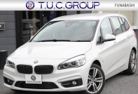 BMW 2シリーズ 218d ｸﾞﾗﾝﾂｱﾗｰ ﾗｸﾞｼﾞｭｱﾘｰ 真珠色 ADｱｸﾃｨﾌﾞｾｰﾌﾃｨ 追従ACC HUD ｻﾄﾞﾙﾌﾞﾗｳﾝﾚｻﾞｰ ｼｰﾄﾋｰﾀｰ 3列7人乗り変更後ﾀｯﾁ画面対応NEWﾅﾋﾞLEDﾍｯﾄﾞﾗｲﾄ MｽﾎﾟｰﾂOP18AW Pｱｼｽﾄ Bｶﾒﾗ ｲﾝﾃﾘｾｰﾌ ｺﾝﾌｫｰﾄP 電動Rｹﾞｰﾄ 2年保証