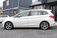 BMW 2シリーズ 218d ｸﾞﾗﾝﾂｱﾗｰ ﾗｸﾞｼﾞｭｱﾘｰ 真珠色 ADｱｸﾃｨﾌﾞｾｰﾌﾃｨ 追従ACC HUD ｻﾄﾞﾙﾌﾞﾗｳﾝﾚｻﾞｰ ｼｰﾄﾋｰﾀｰ 3列7人乗り変更後ﾀｯﾁ画面対応NEWﾅﾋﾞLEDﾍｯﾄﾞﾗｲﾄ MｽﾎﾟｰﾂOP18AW Pｱｼｽﾄ Bｶﾒﾗ ｲﾝﾃﾘｾｰﾌ ｺﾝﾌｫｰﾄP 電動Rｹﾞｰﾄ 2年保証