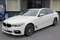 BMW 5シリーズ 530i Mｽﾎﾟｰﾂ ｾﾚｸﾄP 型式変更後｢ABA-JR20｣ 1ｵ-ﾅ ｻﾝﾙｰﾌ ﾊｰﾏﾝｶｰﾄﾞﾝ 252馬力 全席ﾋｰﾀｰ黒革 HUD 追従ACC ｽﾃｱﾘﾝｸﾞｻﾎﾟｰﾄ LEDﾍｯﾄﾞﾗｲﾄ ｵｰﾄﾊｲﾋﾞｰﾑ ﾀｯﾁ画面HDDﾅﾋﾞTV 360度ｶﾒﾗ Mspﾌﾞﾚｰｷ 19AW 電動ﾄﾗﾝｸ 専用ｴｱﾛ 2年保証