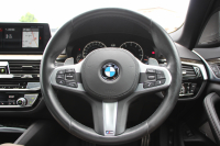 BMW 5シリーズ 530i Mｽﾎﾟｰﾂ ｾﾚｸﾄP 型式変更後｢ABA-JR20｣ 1ｵ-ﾅ ｻﾝﾙｰﾌ ﾊｰﾏﾝｶｰﾄﾞﾝ 252馬力 全席ﾋｰﾀｰ黒革 HUD 追従ACC ｽﾃｱﾘﾝｸﾞｻﾎﾟｰﾄ LEDﾍｯﾄﾞﾗｲﾄ ｵｰﾄﾊｲﾋﾞｰﾑ ﾀｯﾁ画面HDDﾅﾋﾞTV 360度ｶﾒﾗ Mspﾌﾞﾚｰｷ 19AW 電動ﾄﾗﾝｸ 専用ｴｱﾛ 2年保証