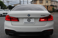 BMW 5シリーズ 530i Mｽﾎﾟｰﾂ ｾﾚｸﾄP 型式変更後｢ABA-JR20｣ 1ｵ-ﾅ ｻﾝﾙｰﾌ ﾊｰﾏﾝｶｰﾄﾞﾝ 252馬力 全席ﾋｰﾀｰ黒革 HUD 追従ACC ｽﾃｱﾘﾝｸﾞｻﾎﾟｰﾄ LEDﾍｯﾄﾞﾗｲﾄ ｵｰﾄﾊｲﾋﾞｰﾑ ﾀｯﾁ画面HDDﾅﾋﾞTV 360度ｶﾒﾗ Mspﾌﾞﾚｰｷ 19AW 電動ﾄﾗﾝｸ 専用ｴｱﾛ 2年保証