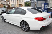 BMW 5シリーズ 530i Mｽﾎﾟｰﾂ ｾﾚｸﾄP 型式変更後｢ABA-JR20｣ 1ｵ-ﾅ ｻﾝﾙｰﾌ ﾊｰﾏﾝｶｰﾄﾞﾝ 252馬力 全席ﾋｰﾀｰ黒革 HUD 追従ACC ｽﾃｱﾘﾝｸﾞｻﾎﾟｰﾄ LEDﾍｯﾄﾞﾗｲﾄ ｵｰﾄﾊｲﾋﾞｰﾑ ﾀｯﾁ画面HDDﾅﾋﾞTV 360度ｶﾒﾗ Mspﾌﾞﾚｰｷ 19AW 電動ﾄﾗﾝｸ 専用ｴｱﾛ 2年保証