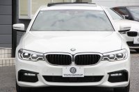 BMW 5シリーズ 530i Mｽﾎﾟｰﾂ ｾﾚｸﾄP 型式変更後｢ABA-JR20｣ 1ｵ-ﾅ ｻﾝﾙｰﾌ ﾊｰﾏﾝｶｰﾄﾞﾝ 252馬力 全席ﾋｰﾀｰ黒革 HUD 追従ACC ｽﾃｱﾘﾝｸﾞｻﾎﾟｰﾄ LEDﾍｯﾄﾞﾗｲﾄ ｵｰﾄﾊｲﾋﾞｰﾑ ﾀｯﾁ画面HDDﾅﾋﾞTV 360度ｶﾒﾗ Mspﾌﾞﾚｰｷ 19AW 電動ﾄﾗﾝｸ 専用ｴｱﾛ 2年保証