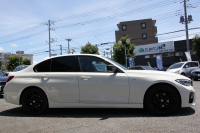 BMW 3シリーズ 320d Xdrive Mｽﾎﾟｰﾂ ｴﾃﾞｨｼｮﾝｻﾝﾗｲｽﾞ限定車 ﾋｰﾀｰ黒革 ﾚｰｻﾞｰﾗｲﾄ ｱﾀﾞﾌﾟﾃｨﾌﾞMｻｽ 専用19AW 渋滞ﾊﾝｽﾞｵﾌ Mﾘｱｽﾎﾟｲﾗｰ Mｼｰﾄﾍﾞﾙﾄ 追従ACC ｽﾃｱﾘﾝｸﾞｻﾎﾟｰﾄ BMWﾗｲﾌﾞｺｯｸﾋﾟｯﾄﾞｱｯﾌﾟﾙｶｰﾌﾟﾚｲ ﾜｲﾔﾚｽ充電 2年保証