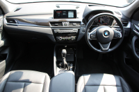 BMW X1 Xdrive18d Xﾗｲﾝ ﾊｲﾗｲﾝ ｺﾝﾌｫｰﾄP 中期ﾓﾃﾞﾙ 新ﾒｰﾀｰ 新ﾃﾞｻﾞｲﾝ黒革ｼｰﾄ 追従ACC HUD 変更後ﾀｯﾁ画面HDDﾅﾋﾞPｱｼｽﾄ Bｶﾒﾗ 新ﾙｰﾑﾐﾗｰ 電動ﾘｱｹﾞｰﾄ 衝突軽減ﾌﾞﾚｰｷ 車線逸脱警告 歩行者警告 ｱﾝﾋﾞｴﾝﾄﾗｲﾄ ｽﾏｰﾄｷｰ 2年保証