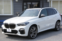 BMW X5 M50i ﾄﾞﾗｲﾋﾞﾝｸﾞﾀﾞｲﾅﾐｸｽP V8ﾂｲﾝﾀｰﾎﾞ530馬力 ﾊﾟﾉﾗﾏｻﾝﾙｰﾌ 全席ﾋｰﾀｰ黒革 ﾊｰﾏﾝｶｰﾄﾞﾝｻｳﾝﾄﾞ22AW ｱﾀﾞﾌﾟﾃｨﾌﾞMｻｽ 追従ACC HUD 渋滞ﾊﾝｽﾞｵﾌ 360度ｶﾒﾗ ﾀｯﾁ画面HDDﾅﾋﾞTV ｱｯﾌﾟﾙｶｰﾌﾟﾚｲ LEDﾍｯﾄﾞﾗｲﾄ ｴｱｻｽ 2年保証