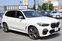 BMW X5 M50i ﾄﾞﾗｲﾋﾞﾝｸﾞﾀﾞｲﾅﾐｸｽP V8ﾂｲﾝﾀｰﾎﾞ530馬力 ﾊﾟﾉﾗﾏｻﾝﾙｰﾌ 全席ﾋｰﾀｰ黒革 ﾊｰﾏﾝｶｰﾄﾞﾝｻｳﾝﾄﾞ22AW ｱﾀﾞﾌﾟﾃｨﾌﾞMｻｽ 追従ACC HUD 渋滞ﾊﾝｽﾞｵﾌ 360度ｶﾒﾗ ﾀｯﾁ画面HDDﾅﾋﾞTV ｱｯﾌﾟﾙｶｰﾌﾟﾚｲ LEDﾍｯﾄﾞﾗｲﾄ ｴｱｻｽ 2年保証