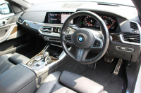 BMW X5 M50i ﾄﾞﾗｲﾋﾞﾝｸﾞﾀﾞｲﾅﾐｸｽP V8ﾂｲﾝﾀｰﾎﾞ530馬力 ﾊﾟﾉﾗﾏｻﾝﾙｰﾌ 全席ﾋｰﾀｰ黒革 ﾊｰﾏﾝｶｰﾄﾞﾝｻｳﾝﾄﾞ22AW ｱﾀﾞﾌﾟﾃｨﾌﾞMｻｽ 追従ACC HUD 渋滞ﾊﾝｽﾞｵﾌ 360度ｶﾒﾗ ﾀｯﾁ画面HDDﾅﾋﾞTV ｱｯﾌﾟﾙｶｰﾌﾟﾚｲ LEDﾍｯﾄﾞﾗｲﾄ ｴｱｻｽ 2年保証