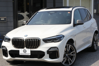 BMW X5 M50i ﾄﾞﾗｲﾋﾞﾝｸﾞﾀﾞｲﾅﾐｸｽP V8ﾂｲﾝﾀｰﾎﾞ530馬力 ﾊﾟﾉﾗﾏｻﾝﾙｰﾌ 全席ﾋｰﾀｰ黒革 ﾊｰﾏﾝｶｰﾄﾞﾝｻｳﾝﾄﾞ22AW ｱﾀﾞﾌﾟﾃｨﾌﾞMｻｽ 追従ACC HUD 渋滞ﾊﾝｽﾞｵﾌ 360度ｶﾒﾗ ﾀｯﾁ画面HDDﾅﾋﾞTV ｱｯﾌﾟﾙｶｰﾌﾟﾚｲ LEDﾍｯﾄﾞﾗｲﾄ ｴｱｻｽ 2年保証