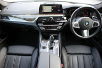 BMW 5シリーズ 523i ﾂｰﾘﾝｸﾞMｽﾎﾟｰﾂ ﾊｲﾗｲﾝ 中期 型式変更後｢3BA-JT20T｣NEWｲﾝﾃﾘｱ 新HDDﾅﾋﾞｱｯﾌﾟﾙｶｰﾌﾟﾚｲ BMWﾗｲﾌﾞｺｯｸﾋﾟｯﾄ 全席ﾋｰﾀｰ黒革 追従ACC LEDﾍｯﾄﾞﾗｲﾄ ｵｰﾄﾊｲﾋﾞｰﾑ 360度ｶﾒﾗ 電動ﾘｱｹﾞｰﾄ ｽﾃｱﾘﾝｸﾞｻﾎﾟｰﾄ 2年保証