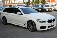 BMW 5シリーズ 523i ﾂｰﾘﾝｸﾞMｽﾎﾟｰﾂ ﾊｲﾗｲﾝ 中期 型式変更後｢3BA-JT20T｣NEWｲﾝﾃﾘｱ 新HDDﾅﾋﾞｱｯﾌﾟﾙｶｰﾌﾟﾚｲ BMWﾗｲﾌﾞｺｯｸﾋﾟｯﾄ 全席ﾋｰﾀｰ黒革 追従ACC LEDﾍｯﾄﾞﾗｲﾄ ｵｰﾄﾊｲﾋﾞｰﾑ 360度ｶﾒﾗ 電動ﾘｱｹﾞｰﾄ ｽﾃｱﾘﾝｸﾞｻﾎﾟｰﾄ 2年保証