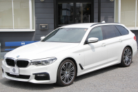 BMW 5シリーズ 523i ﾂｰﾘﾝｸﾞMｽﾎﾟｰﾂ ﾊｲﾗｲﾝ 中期 型式変更後｢3BA-JT20T｣NEWｲﾝﾃﾘｱ 新HDDﾅﾋﾞｱｯﾌﾟﾙｶｰﾌﾟﾚｲ BMWﾗｲﾌﾞｺｯｸﾋﾟｯﾄ 全席ﾋｰﾀｰ黒革 追従ACC LEDﾍｯﾄﾞﾗｲﾄ ｵｰﾄﾊｲﾋﾞｰﾑ 360度ｶﾒﾗ 電動ﾘｱｹﾞｰﾄ ｽﾃｱﾘﾝｸﾞｻﾎﾟｰﾄ 2年保証