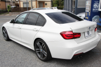 BMW 3シリーズ 320d Mｽﾎﾟｰﾂ ｴﾃﾞｨｼｮﾝｼｬﾄﾞｰ 後期 1300台限定車 ﾋｰﾀｰ黒革 ﾀﾞｰｸLEDﾍｯﾄﾞﾗｲﾄ&ﾃｰﾙ 液晶ﾒｰﾀｰ 追従ACC ﾚｰﾝﾁｪﾝｼﾞ警告 ﾀｯﾁ画面HDDﾅﾋﾞBｶﾒﾗ Bluetooth接続 ｽﾏｰﾄｷｰ 専用19AW 専用ｴｱﾛ ﾊﾟﾄﾞﾙｼﾌﾄ 2年保証