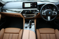 BMW 5シリーズ 530i Mｽﾎﾟｰﾂ 後期 1ｵｰﾅｰ 252馬力 全席ﾋｰﾀｰ茶革 渋滞ﾊﾝｽﾞｵﾌ 360度ｶﾒﾗ 追従ACC ｱﾀﾞﾌﾟﾃｨﾌﾞｻｽ Mspﾌﾞﾚｰｷ BMWﾗｲﾌﾞｺｯｸﾋﾟｯﾄﾞｱｯﾌﾟﾙｶｰﾌﾟﾚｲ ﾀｯﾁ画面HDDﾅﾋﾞTV 電動ﾄﾗﾝｸ LEDﾍｯﾄﾞﾗｲﾄ ｵｰﾄﾊｲﾋﾞｰﾑ 専用ｴｱﾛ 2年保証