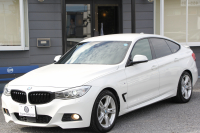 BMW 3シリーズ 320i ｸﾞﾗﾝﾂｰﾘｽﾓ Mｽﾎﾟｰﾂ 追従ACC 衝突軽減ﾌﾞﾚｰｷ 車線逸脱警告 歩行者警告 ﾀｯﾁﾊﾟｯﾄﾞ対応HDDﾅﾋﾞ電動ﾄﾗﾝｸ Mｽﾎﾟｰﾂｴｱﾛ 18AW ﾒﾓﾘｰ付電動ｼｰﾄ ETC2.0 ｽﾏｰﾄｷｰ ﾊﾟﾄﾞﾙｼﾌﾄ 電動ﾘｱｳｲﾝｸﾞ2年保証